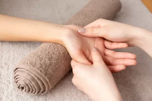 Reflexology Massage in Al Wasl | Reflexology Massage Spa for hand